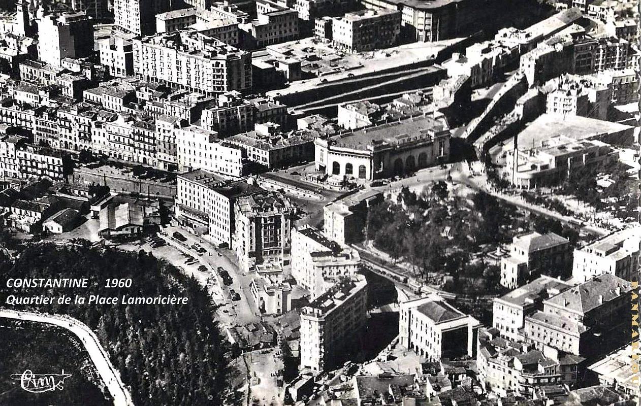 Constantine - Vue aerienne - Quartier de la Place Lamoriciere - 1950.jpg